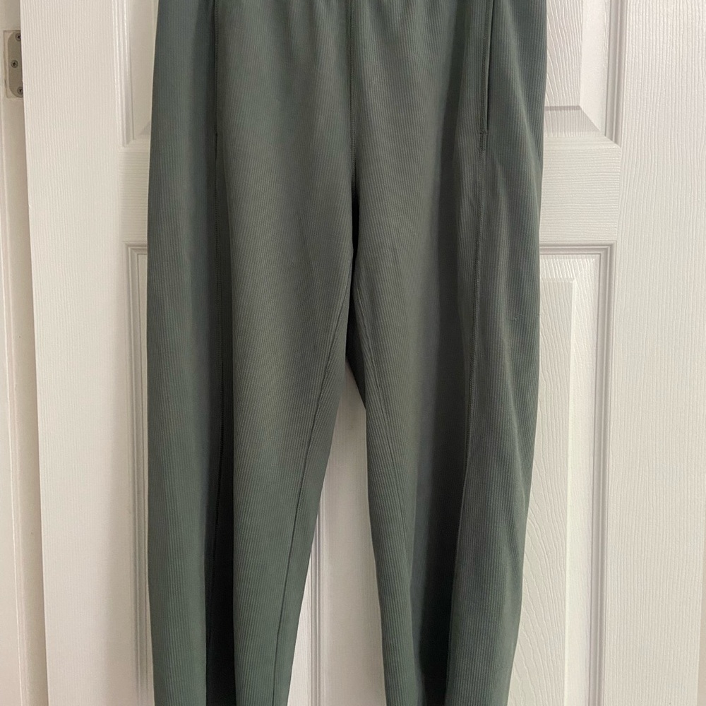 Lululemon Athletica Gray Capri Pants